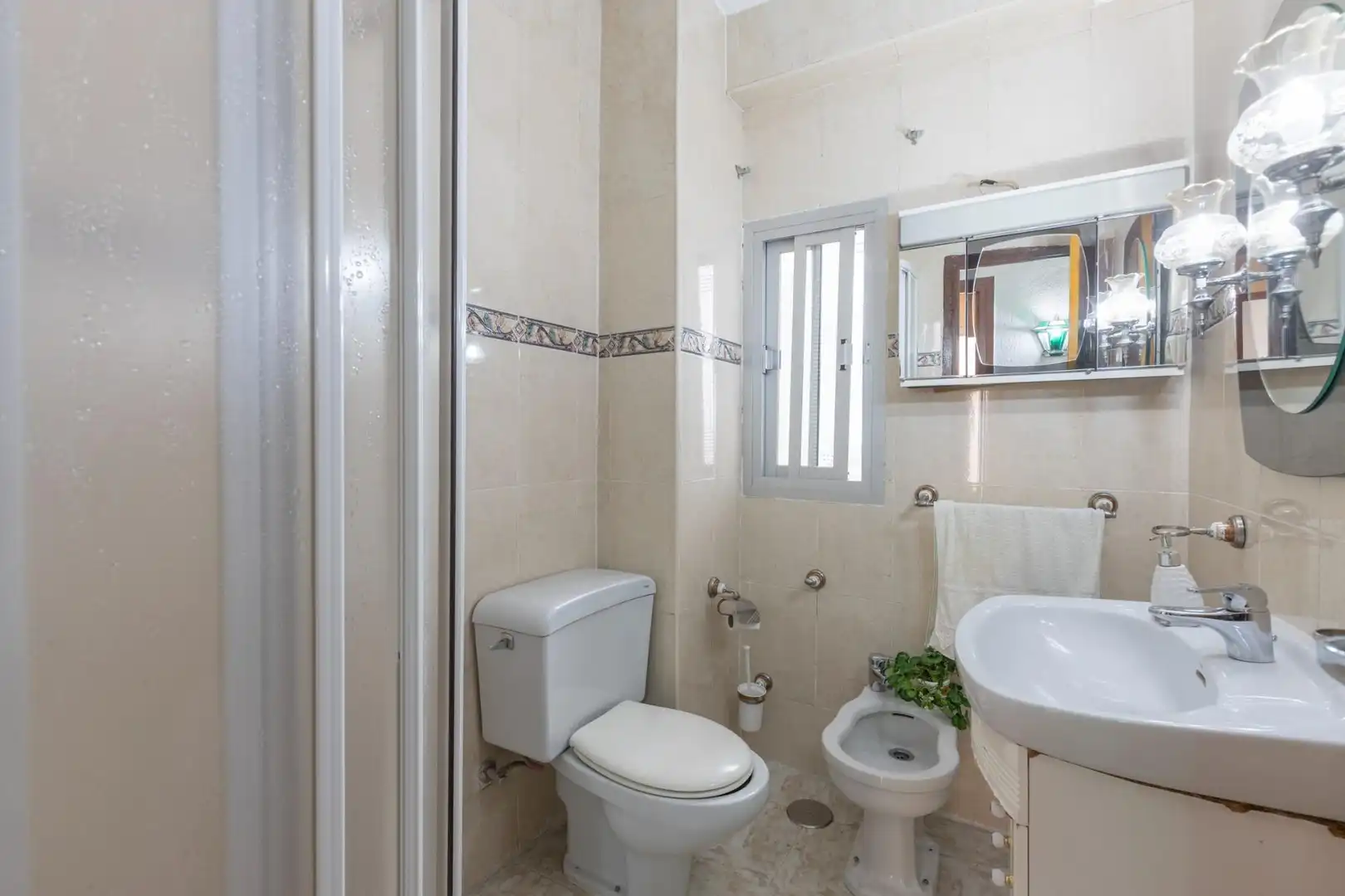 Bathroom of Flat for sale in Granada  with Terrace and Balcony