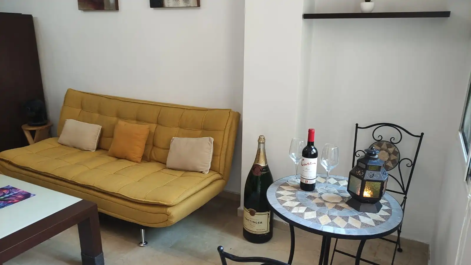 Living room of Apartments for sale in Algeciras  with Air Conditioner, Furnished and Oven