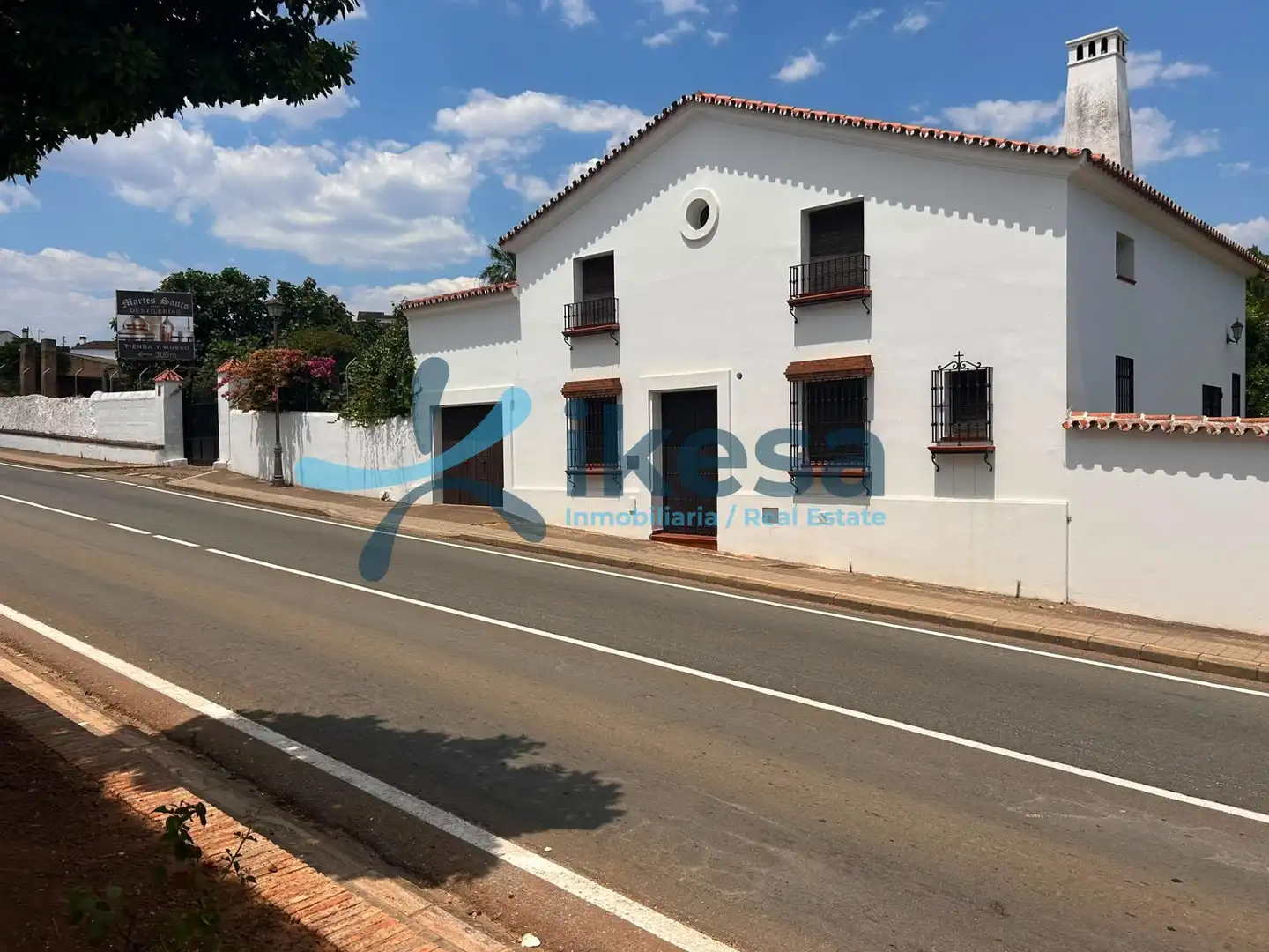 Außenansicht von Einfamilien-Reihenhaus zum Verkauf in Higuera de la Sierra mit Gemeinschaftspool