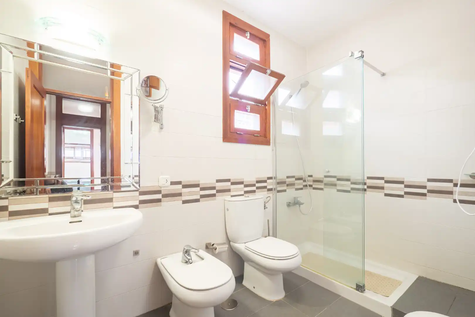 Bany de Casa o xalet en venda en Las Palmas de Gran Canaria amb Aire condicionat, Jardí privat i Parquet