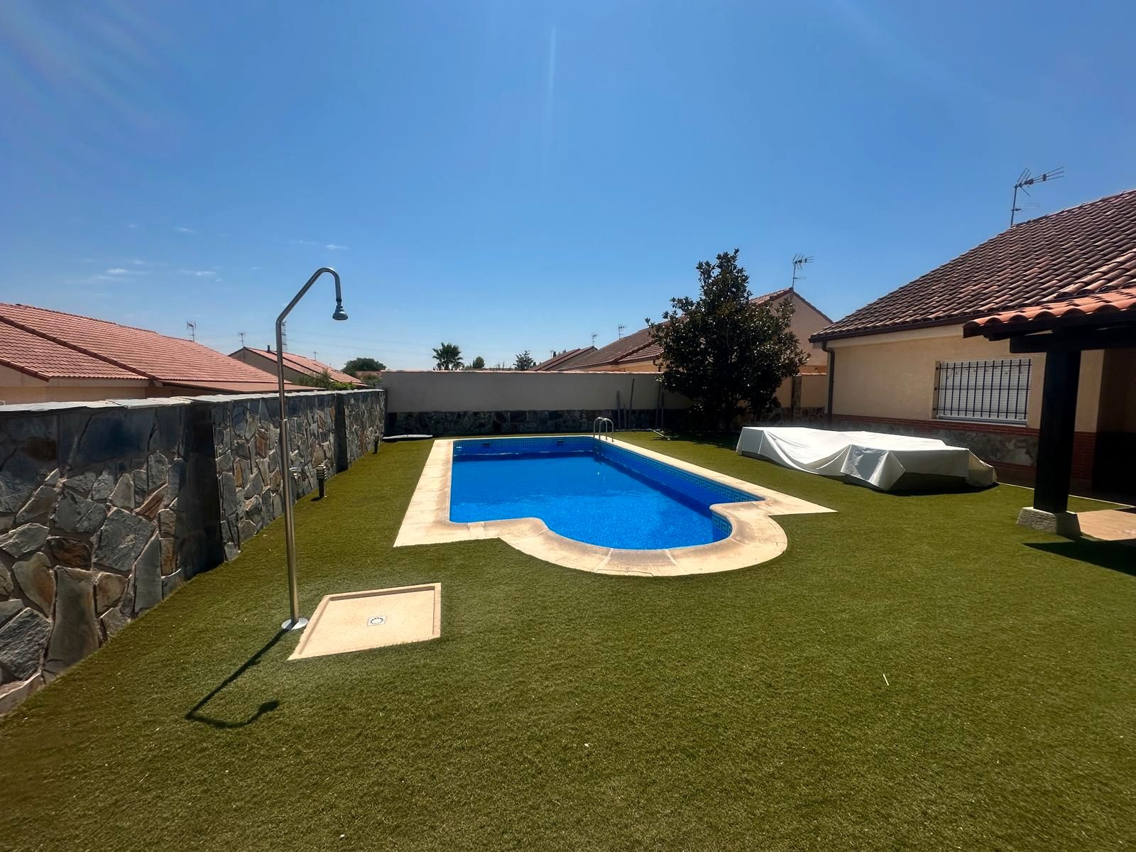 Piscina de Casa o xalet en venda en Novés amb Aire condicionat, Calefacció i Jardí privat