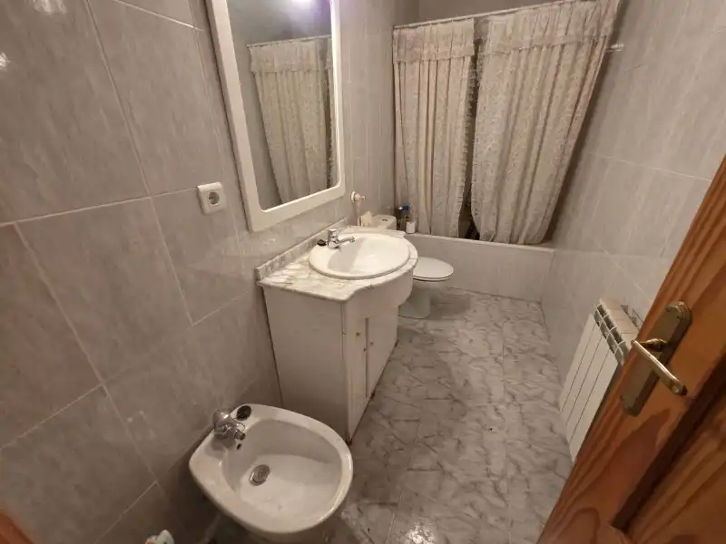 Bany de Casa o xalet en venda en Plasencia amb Aire condicionat, Calefacció i Jardí privat