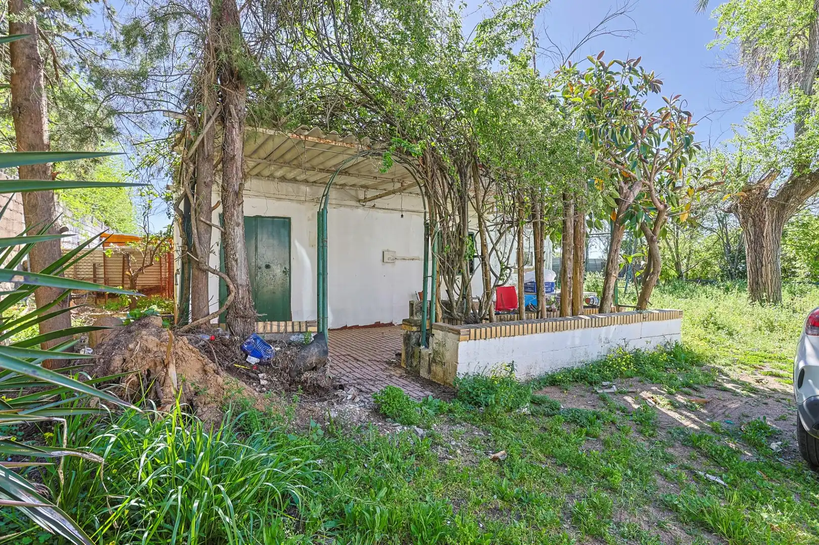 Vista exterior de Casa o xalet en venda en Sanlúcar la Mayor amb Aire condicionat i Piscina