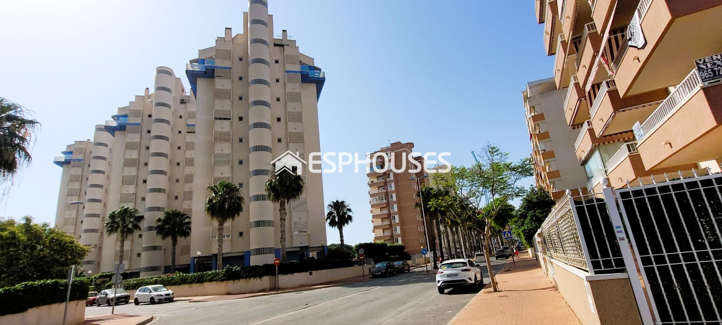 Vista exterior de Apartament en venda en Guardamar del Segura amb Aire condicionat, Moblat i Balcó