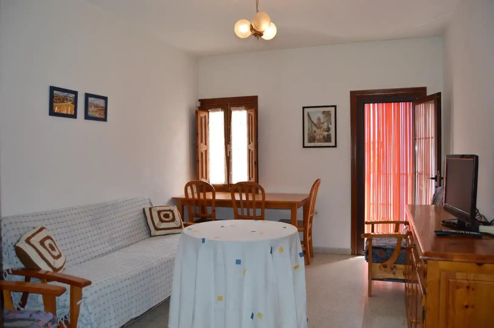 Sala d'estar de Apartament de lloguer en Siles amb Aire condicionat, Moblat i Forn