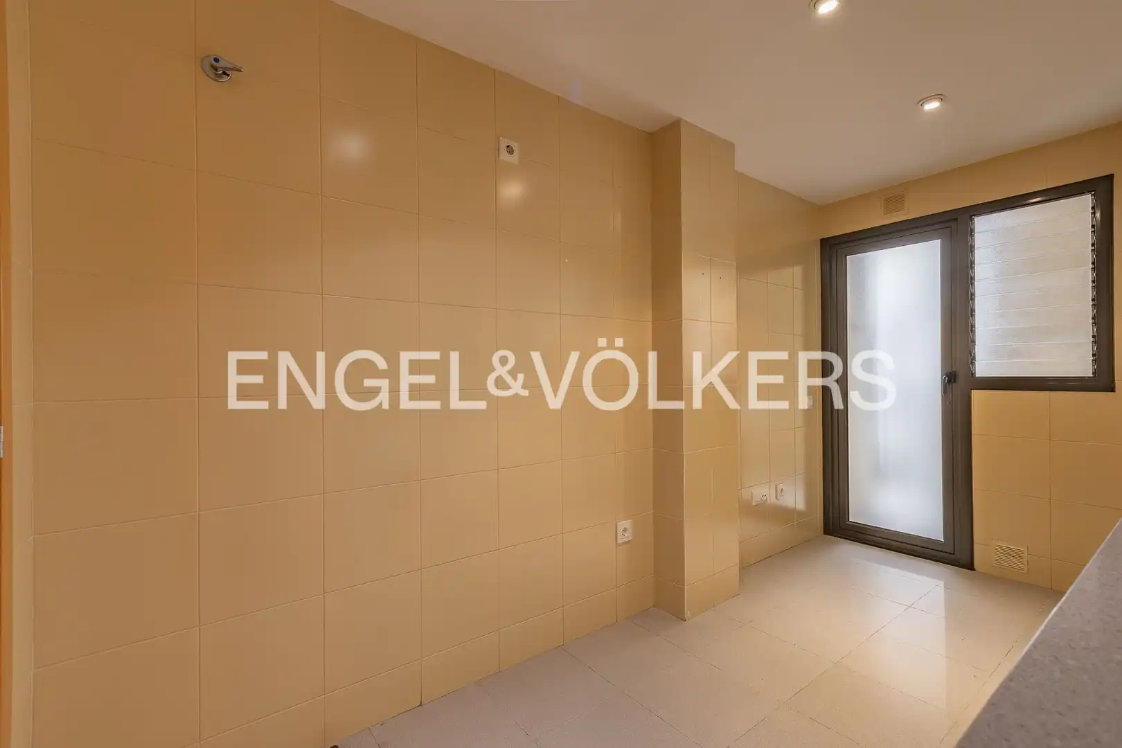 Flat for sale in Sant Cugat del Vallès  with Heating, Private garden and Parquet flooring