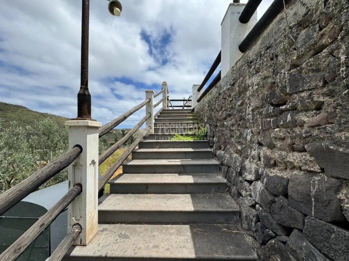 Vista exterior de Finca rústica en venda en Las Palmas de Gran Canaria amb Terrassa i Moblat