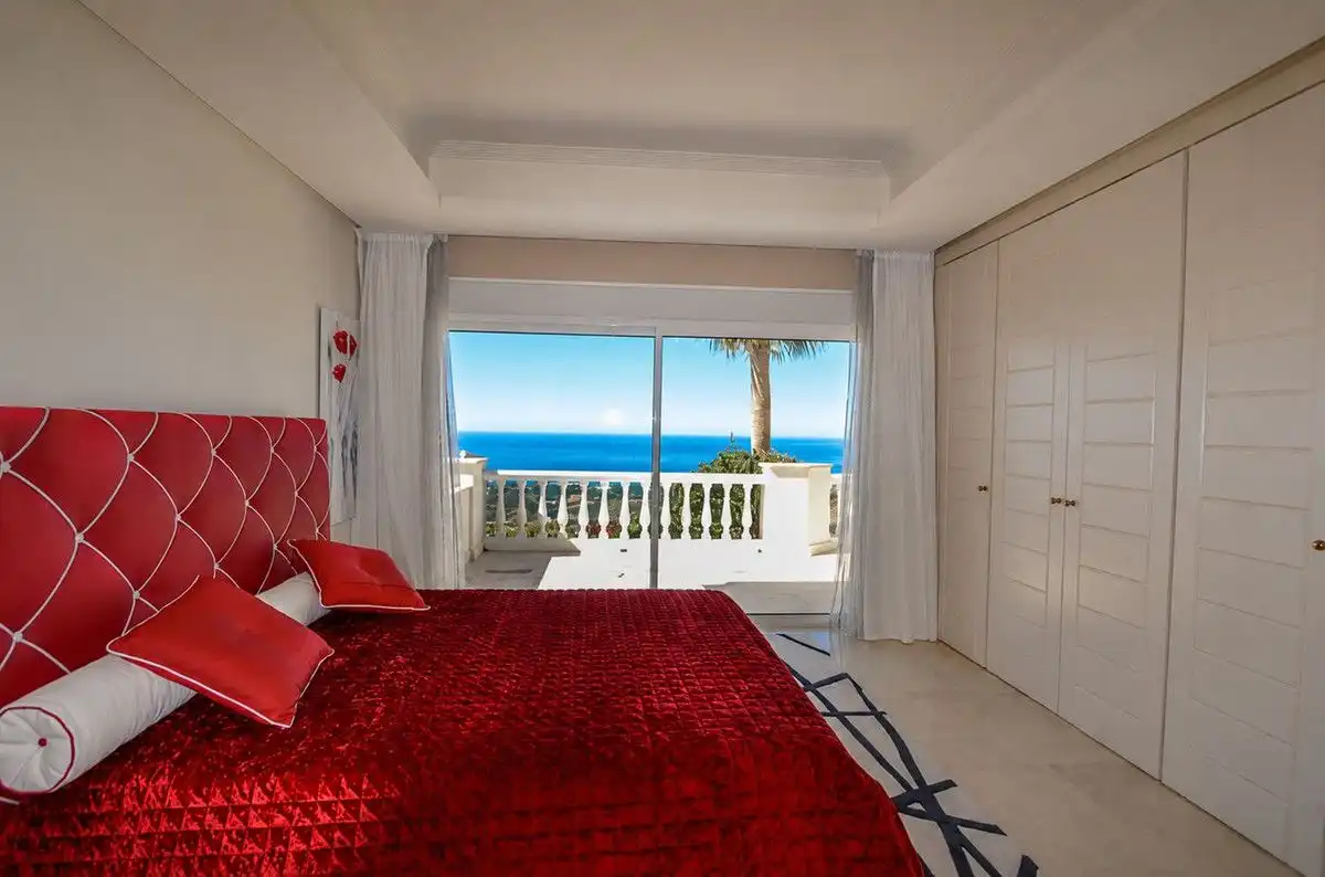 Dormitori de Casa o xalet en venda en Marbella amb Aire condicionat, Jardí privat i Piscina