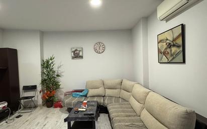 Living room of Flat for sale in  Zaragoza Capital  with Parquet flooring, Furnished and Internet