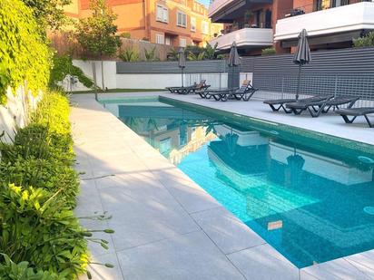Piscina de Planta baixa en venda en Cerdanyola del Vallès amb Aire condicionat, Calefacció i Jardí privat