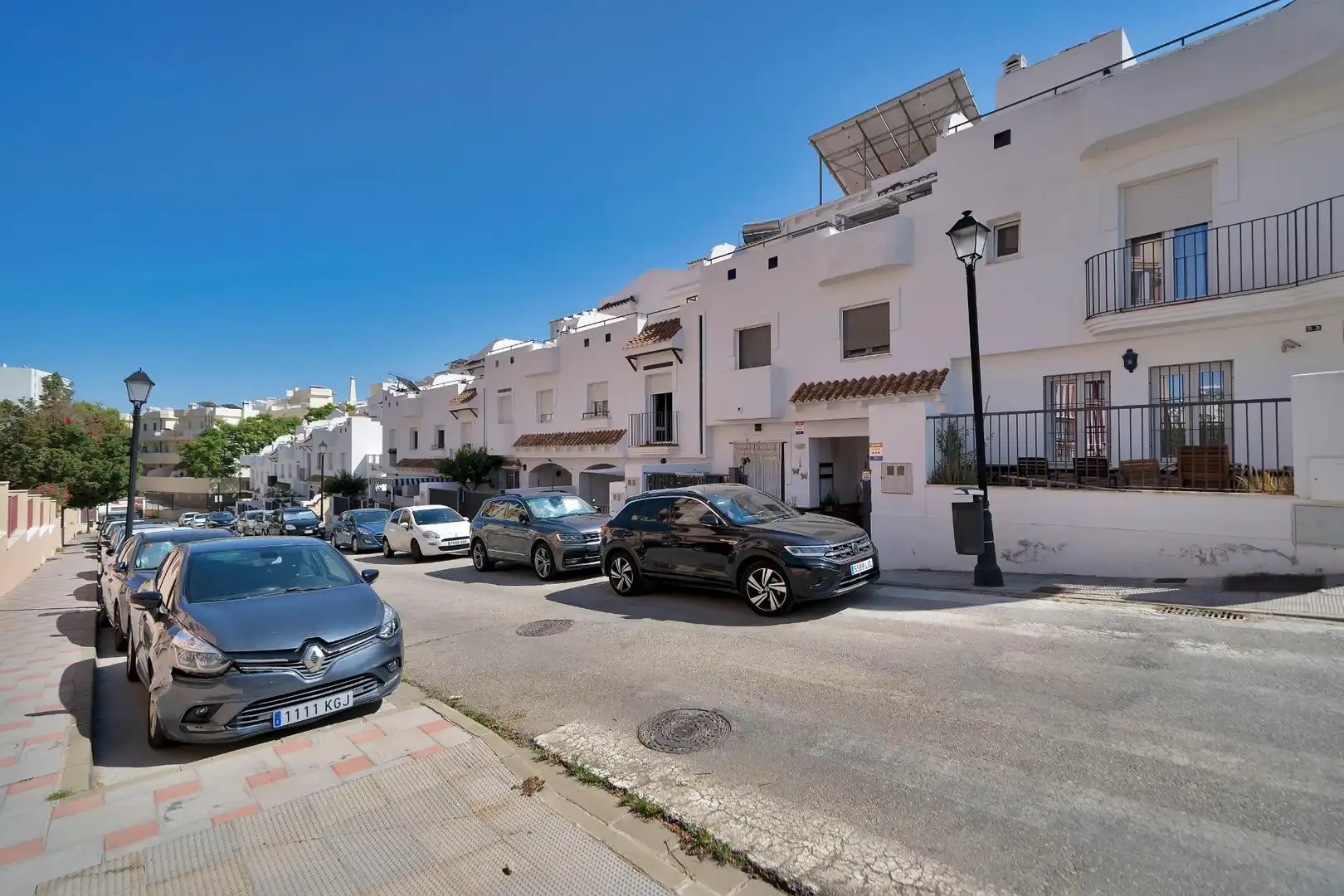 Vista exterior de Casa adosada en venda en Fuengirola amb Aire condicionat, Calefacció i Jardí privat