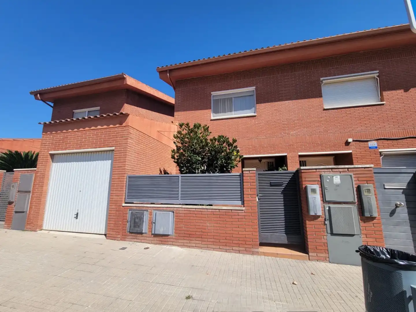 Vista exterior de Casa adosada en venda en Reus amb Aire condicionat, Parquet i Terrassa