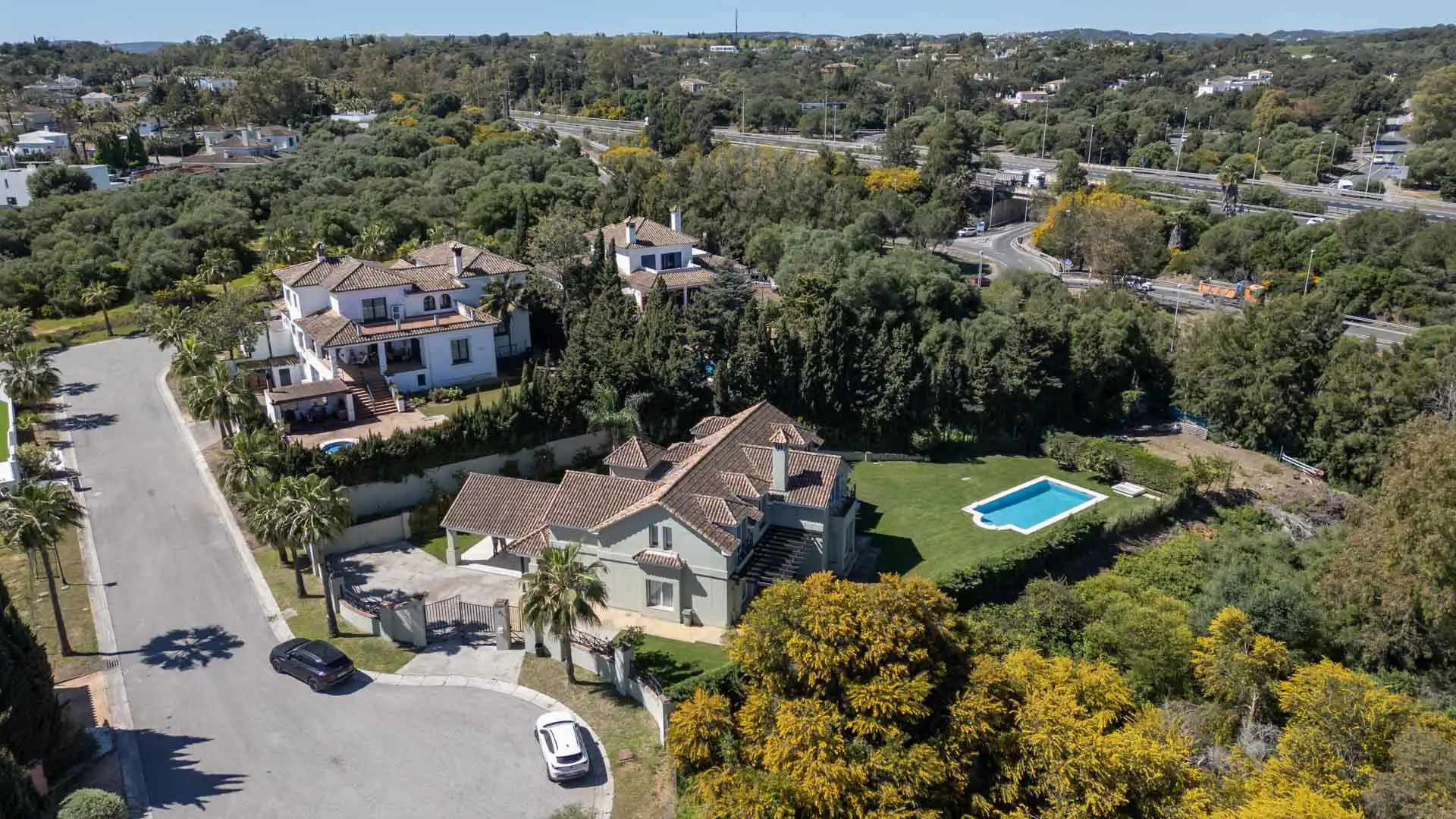 Vista exterior de Casa o chalet en venta en Sotogrande con Aire acondicionado, Jardín privado y Terraza