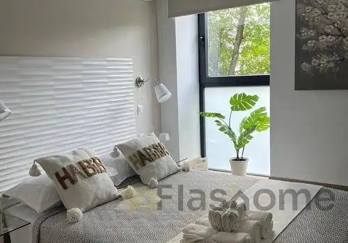 Habitación de Edificio en venta en Madrid