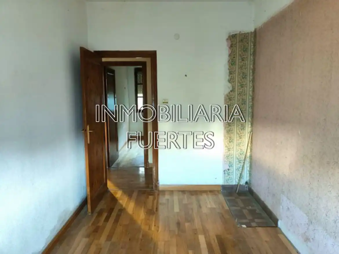 Dormitori de Pis en venda en León Capital  amb Traster