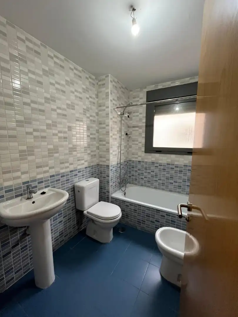 Baño de Ático en venta en Arganda del Rey con Calefacción, Parquet y Terraza