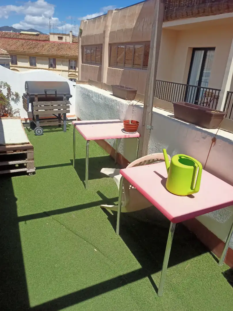 Penthouse with lift to rent in Calle Sancha de Lara