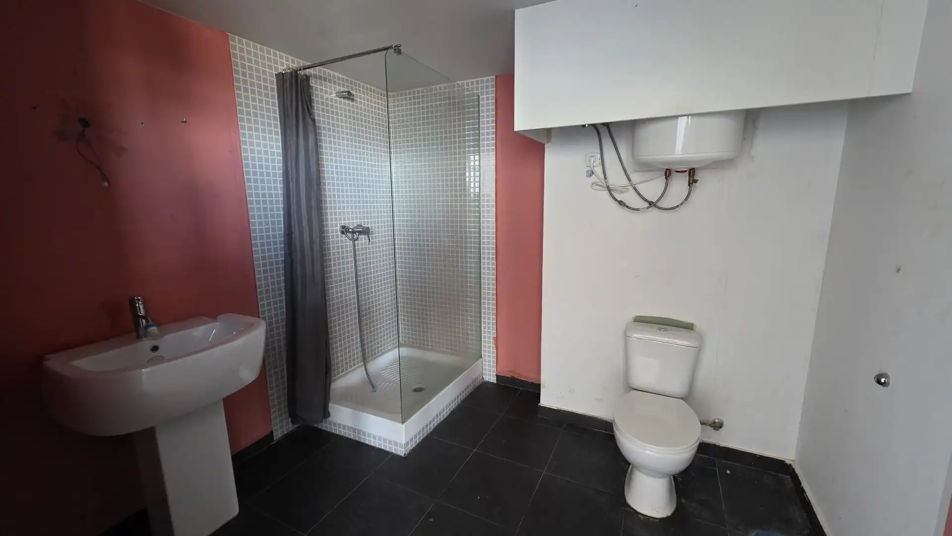 Badezimmer von Wohnung zum Verkauf in Guadalajara mit Heizung