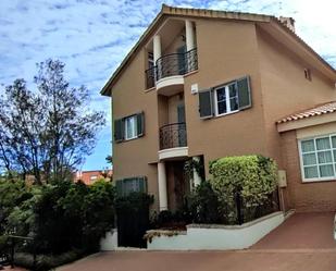 Vista exterior de Casa o xalet en venda en Alicante / Alacant amb Aire condicionat, Terrassa i Balcó