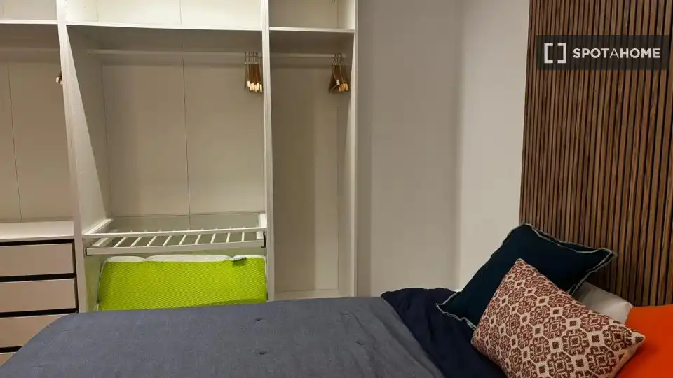 Bedroom of Flat for rent in Valencia  with Air Conditioner, Heating and Furnished