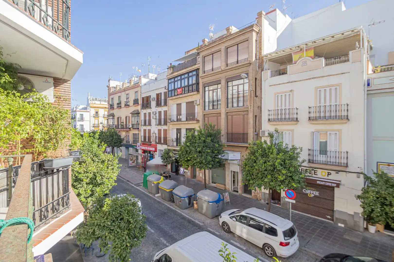 Vista exterior de Casa adosada en venda en Sevilla amb Terrassa