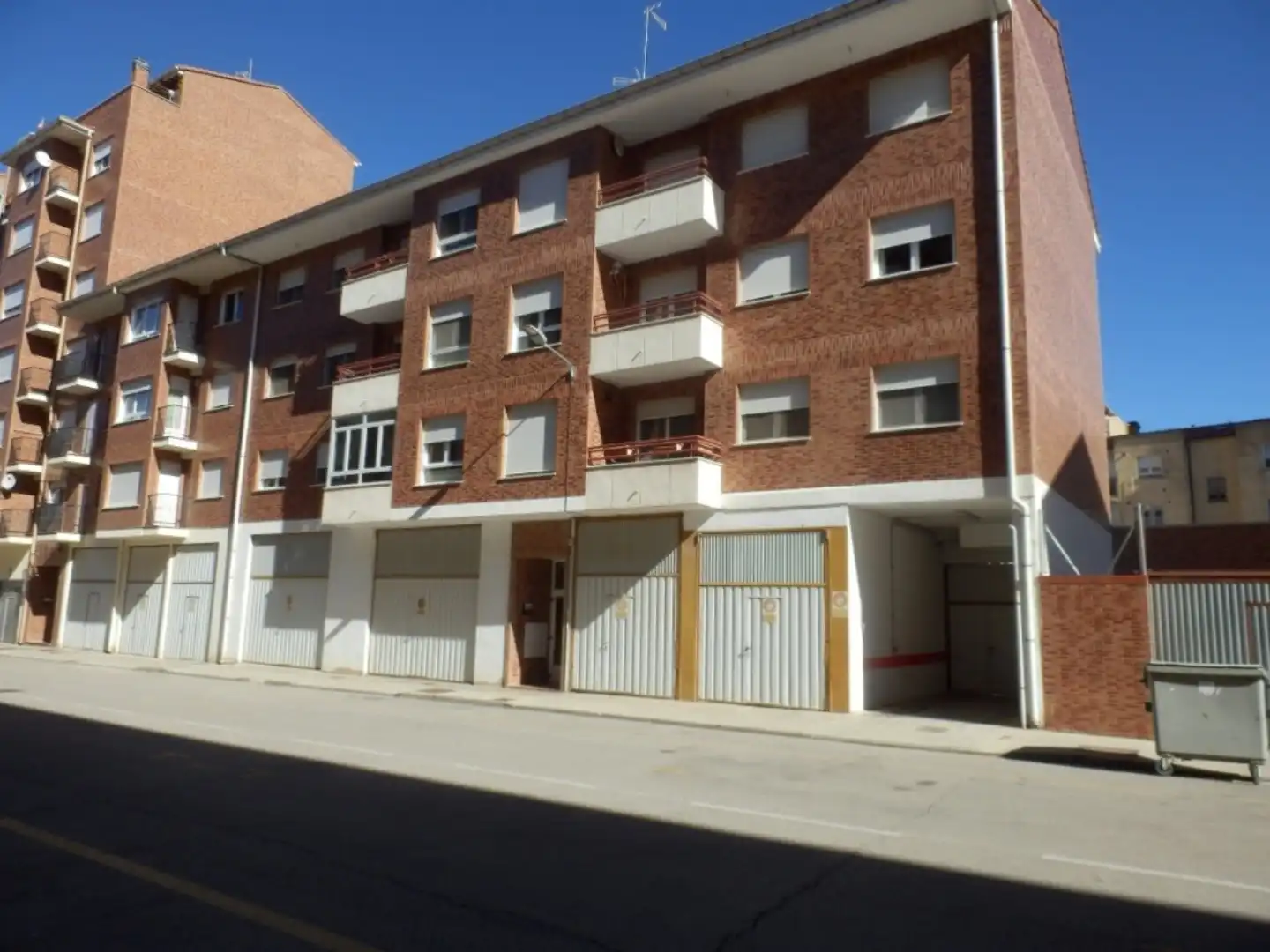 Exterior view of Flat for sale in Almazán  with Air Conditioner, Terrace and Balcony