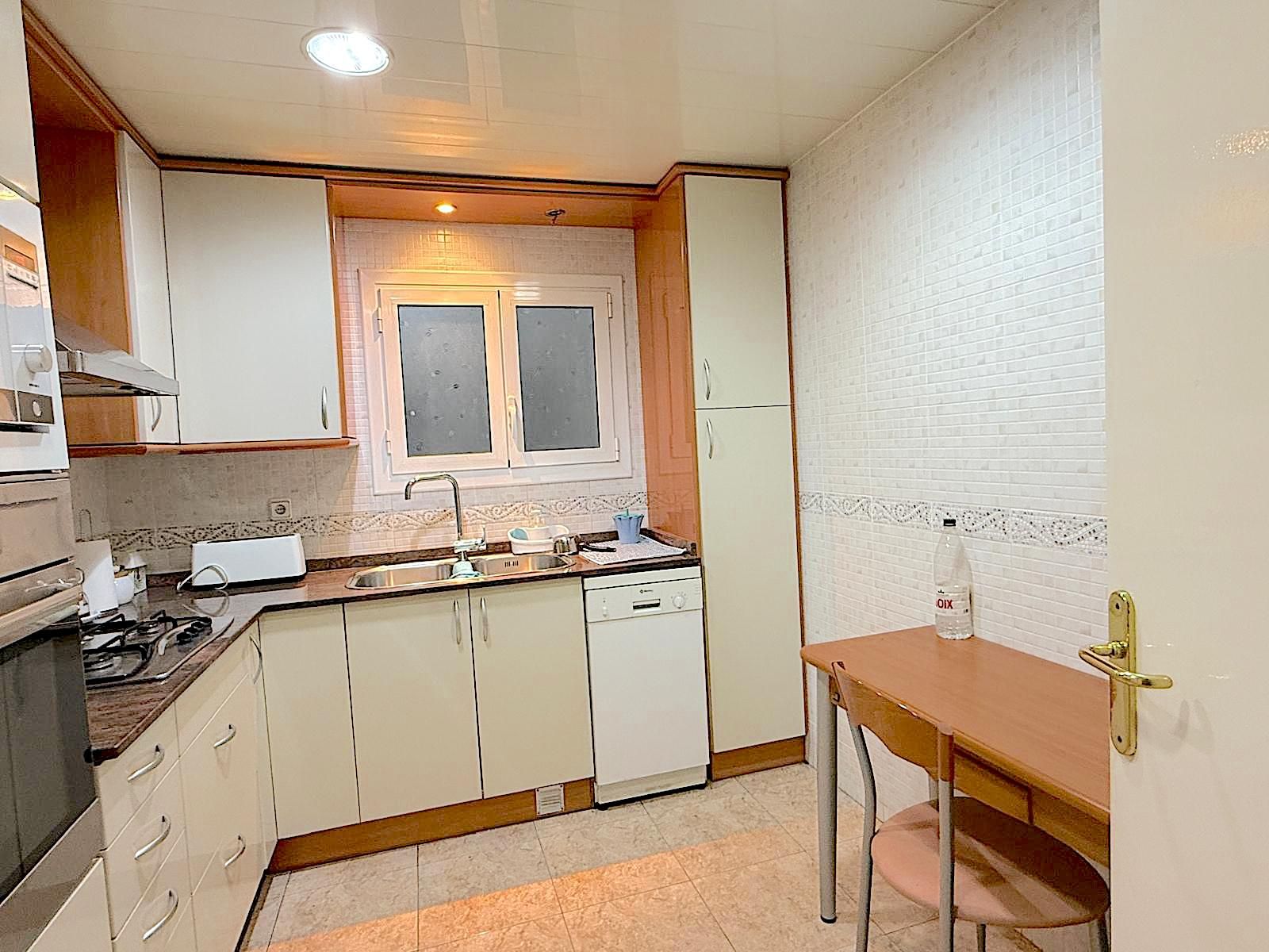 Cuina de Pis en venda en Rubí amb Calefacció, Moblat i Forn