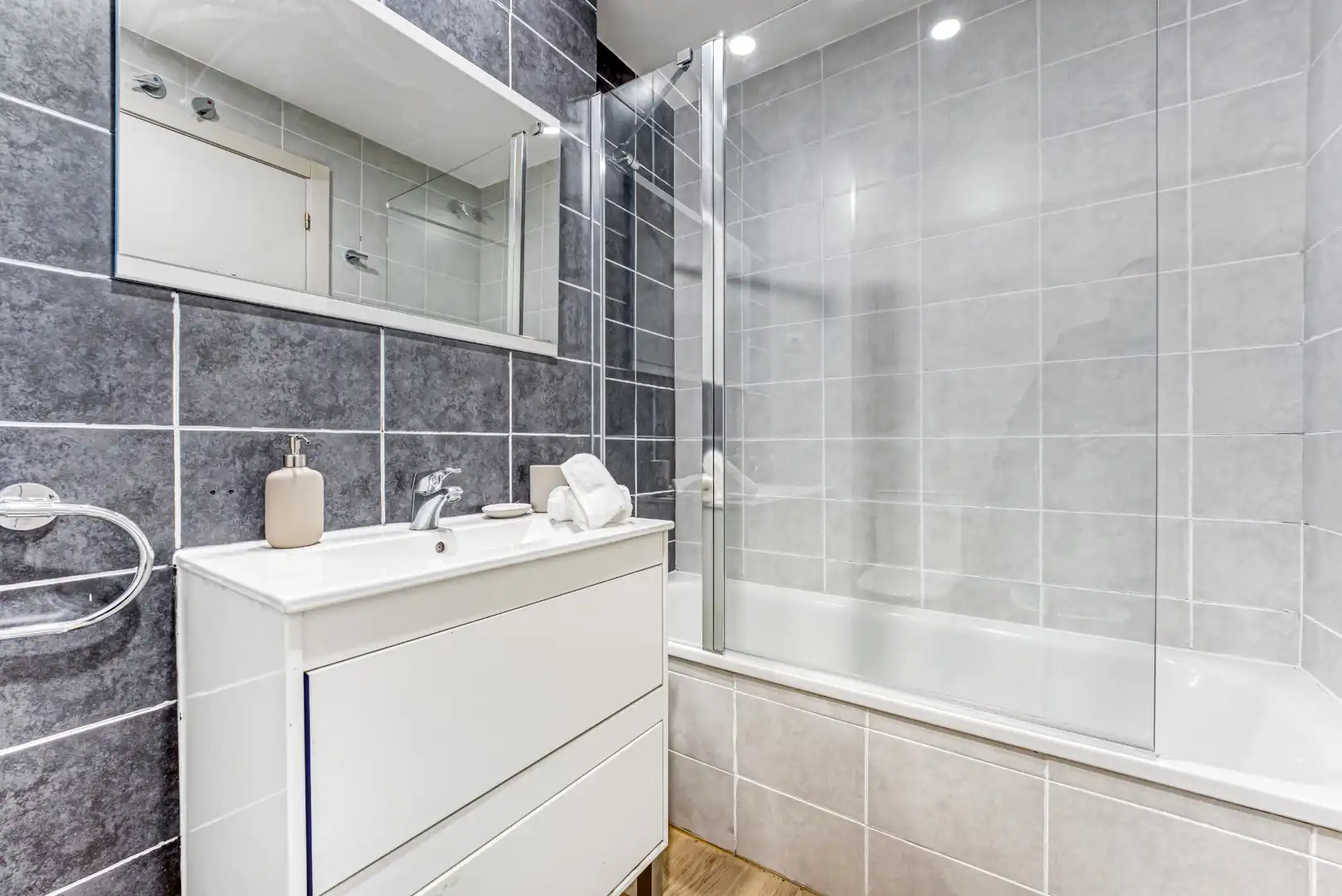 Baño de Piso en venta en Madrid con Aire acondicionado, Terraza y Trastero
