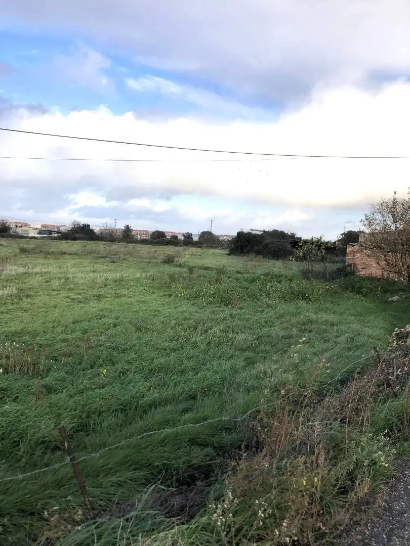 Terreno en venta en  Logroño