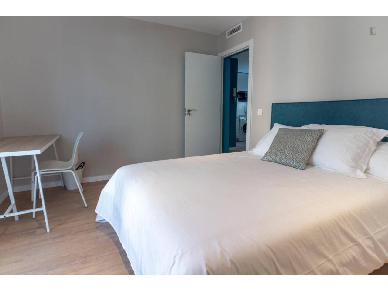 Flat for rent in Calle San Lorenzo, 17, Ensanche Centro - Puerto