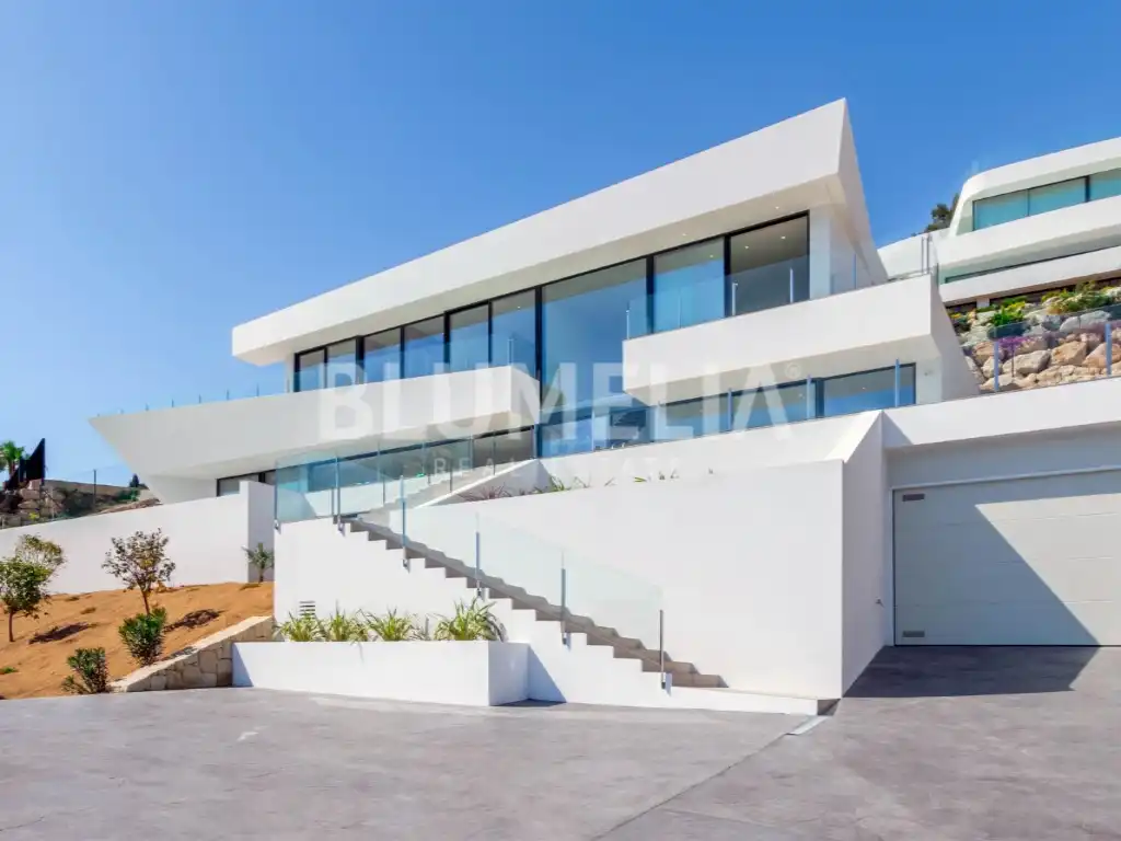 House with pool for sale in La Fustera