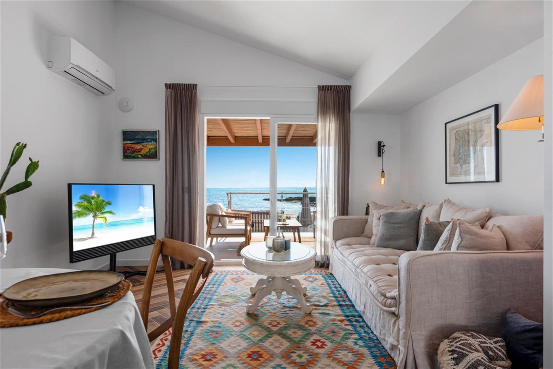 Sala d'estar de Casa o xalet en venda en Estepona amb Aire condicionat i Terrassa