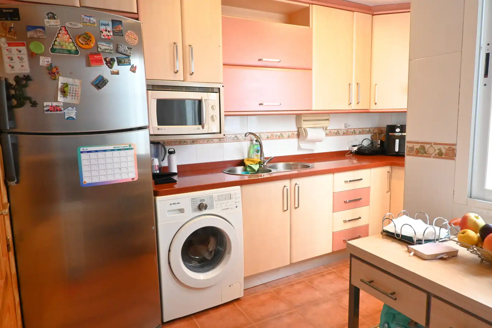 Küche von Wohnung zum Verkauf in Las Gabias mit Klimaanlage, Abstellraum und Möbliert