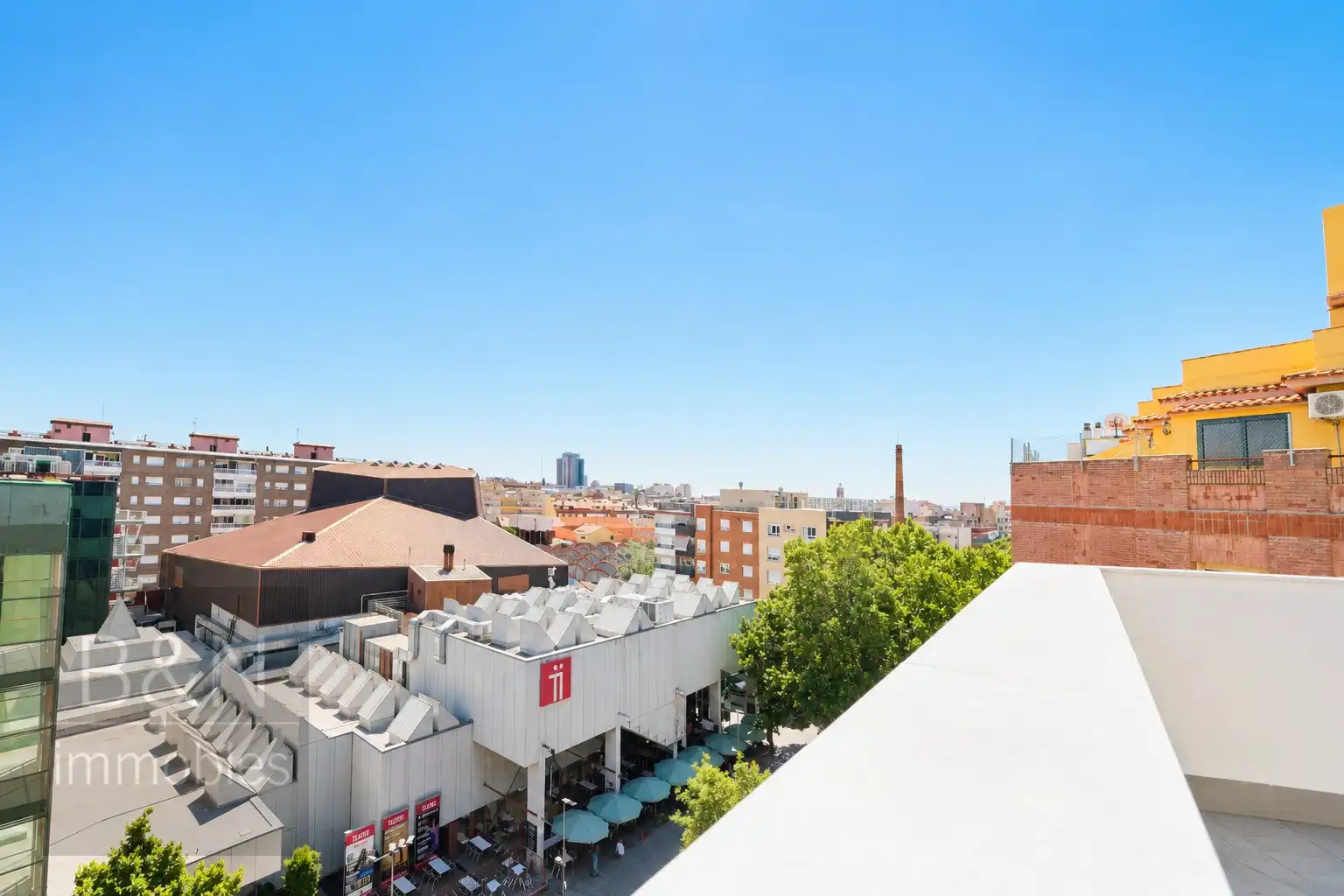 Vista exterior de Dúplex en venta en Terrassa con Aire acondicionado, Calefacción y Terraza