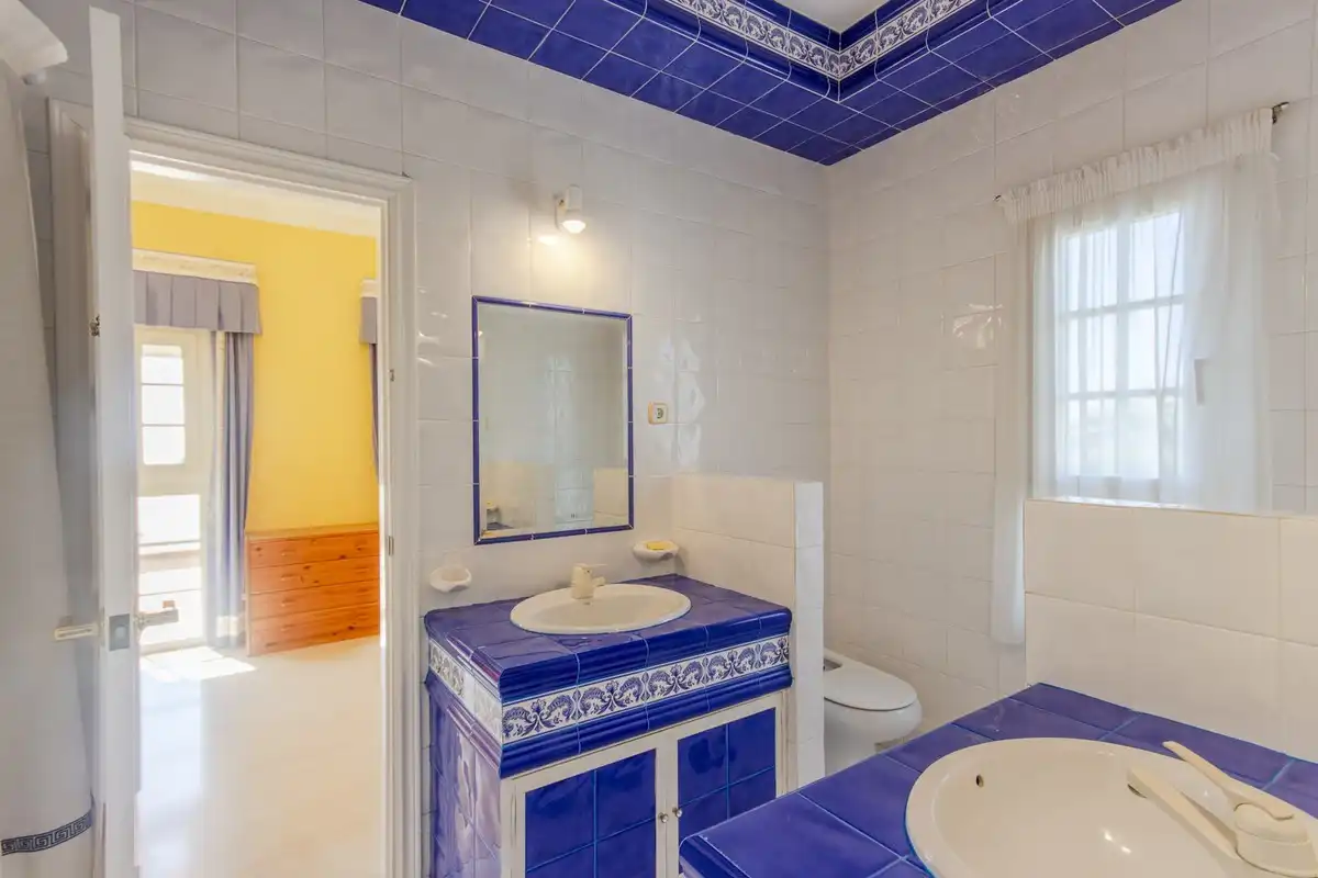 Bathroom of Houses for sale in Benalmádena  with Air Conditioner, Private garden and Terrace