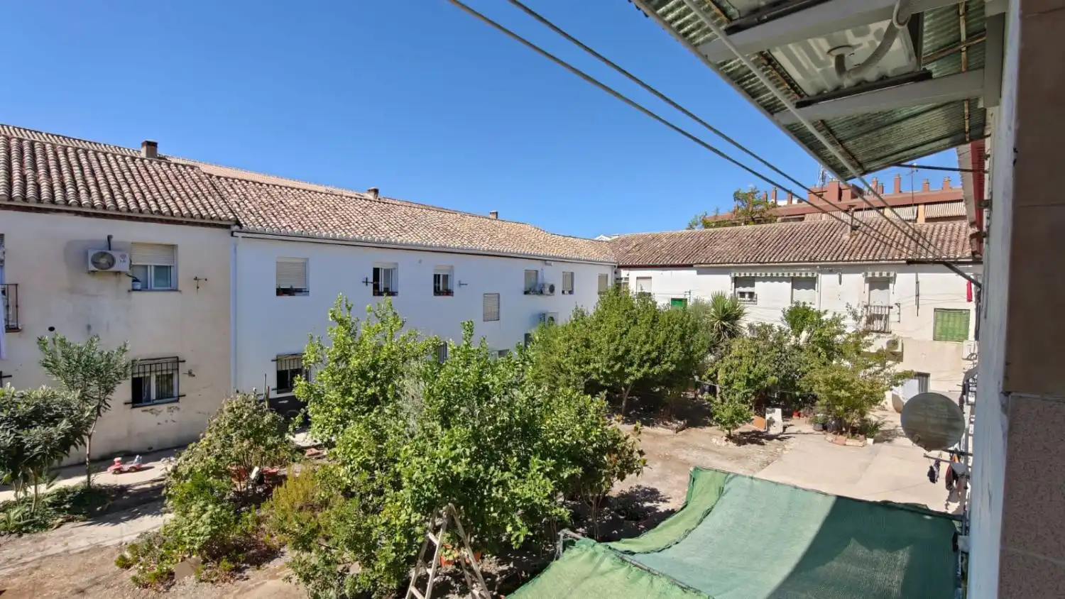 Vista exterior de Piso en venta en Granada con Aire acondicionado y Balcón