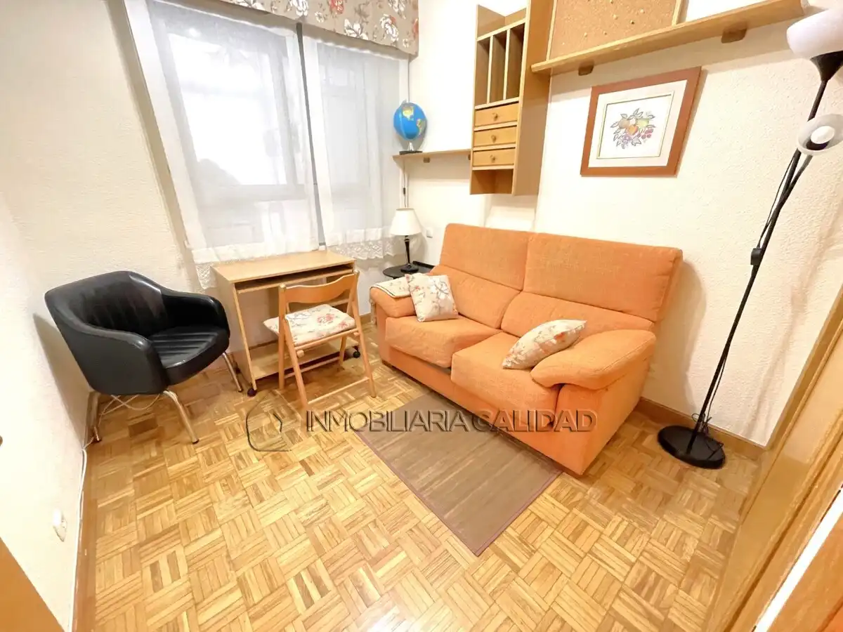 Sala de estar de Piso de alquiler en Burgos con Calefacción, Terraza y Amueblado