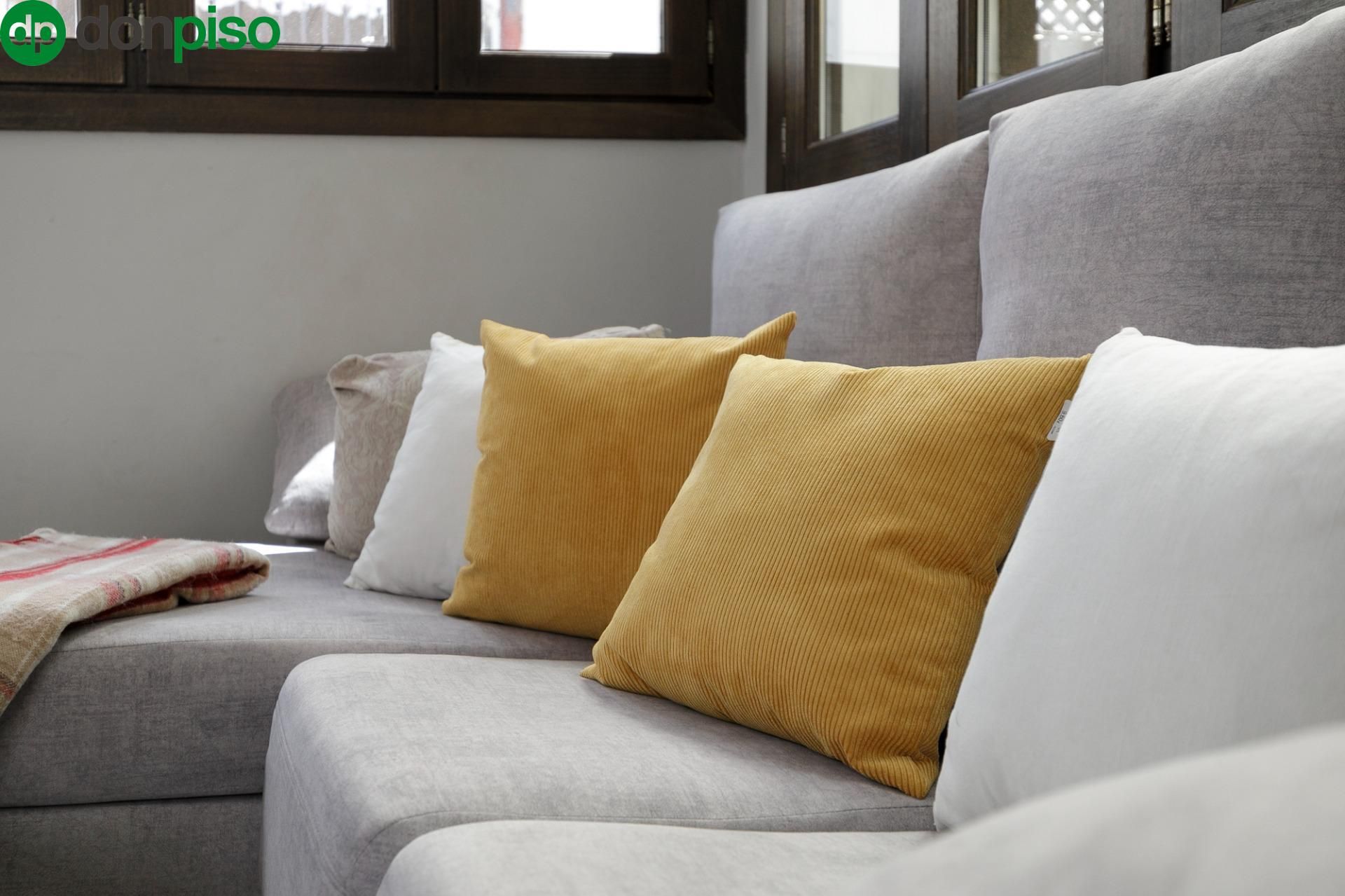Living room of Attic for sale in  Granada Capital  with Air Conditioner, Parquet flooring and Terrace