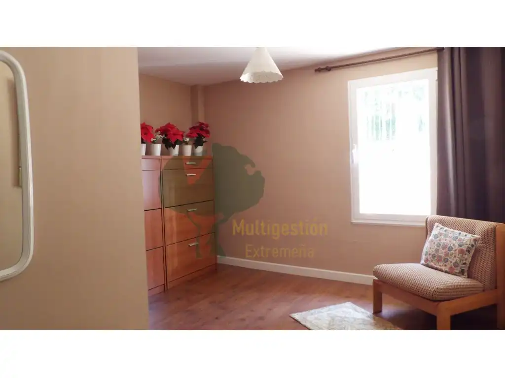 Habitación de Casa adosada en venta en Cáceres