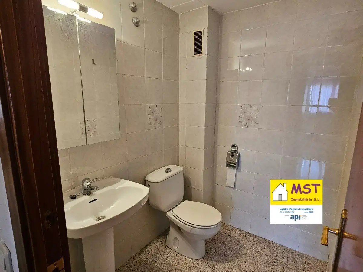 Badezimmer von Wohnung zum Verkauf in Navàs mit Klimaanlage, Heizung und Balkon