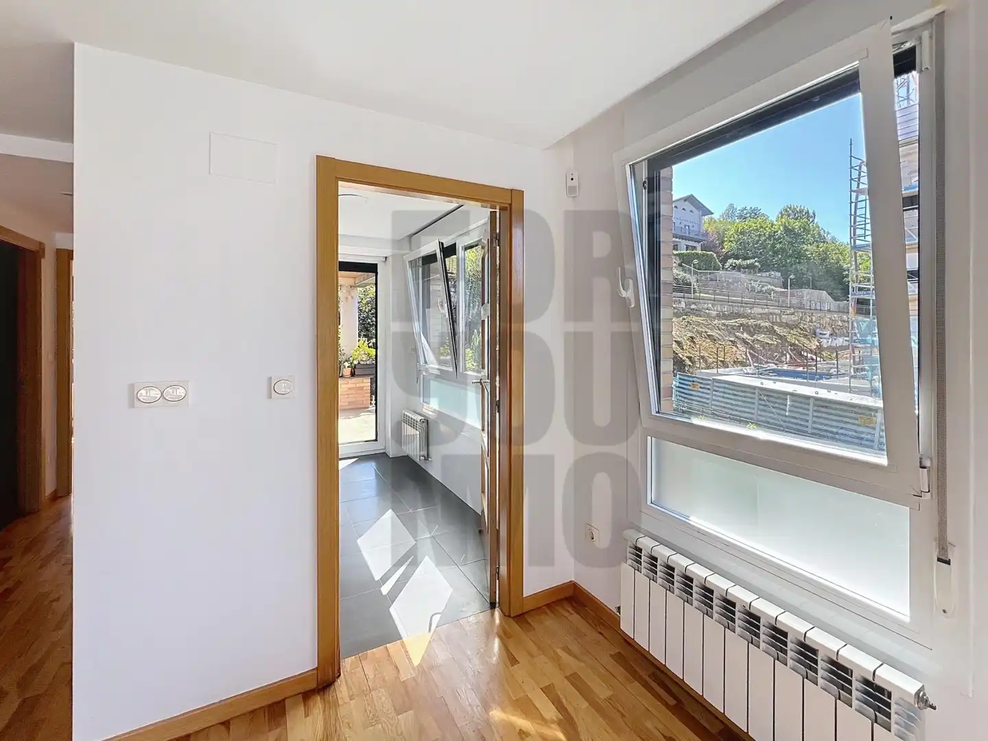 Dormitori de Àtic en venda en Donostia - San Sebastián  amb Terrassa, Balcó i Alarma