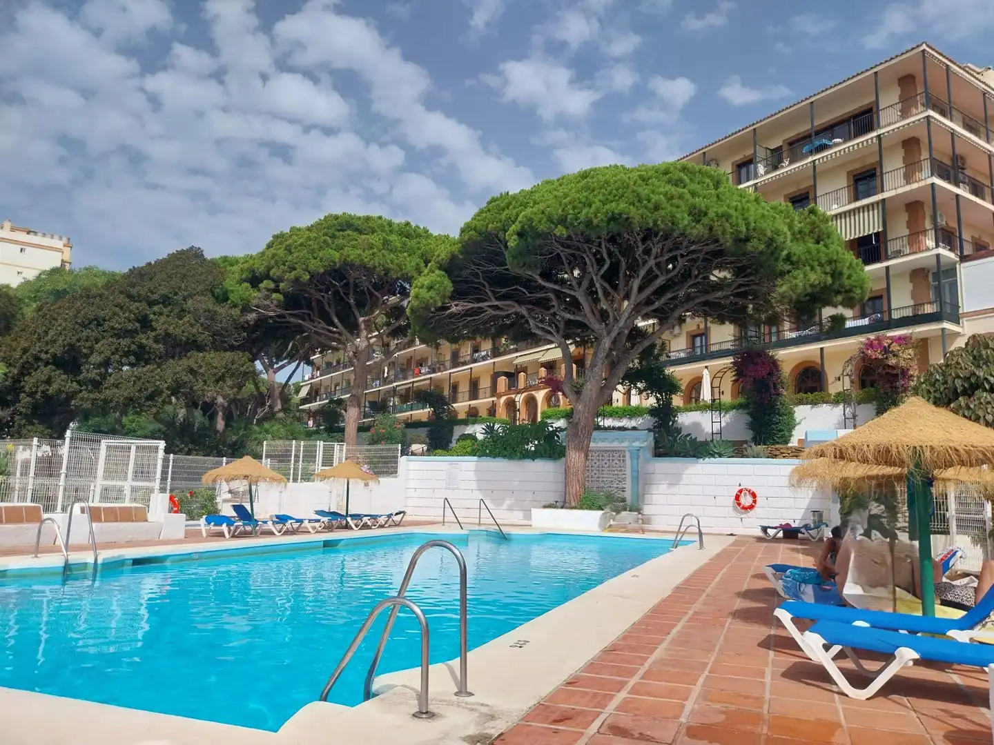 Piscina de Apartament de lloguer en Mijas amb Jardí privat, Terrassa i Balcó
