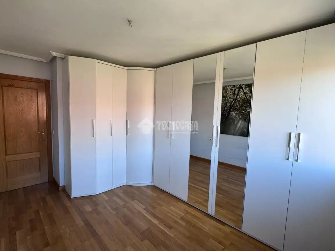 Habitación de Piso en venta en León Capital  con Calefacción, Parquet y Terraza