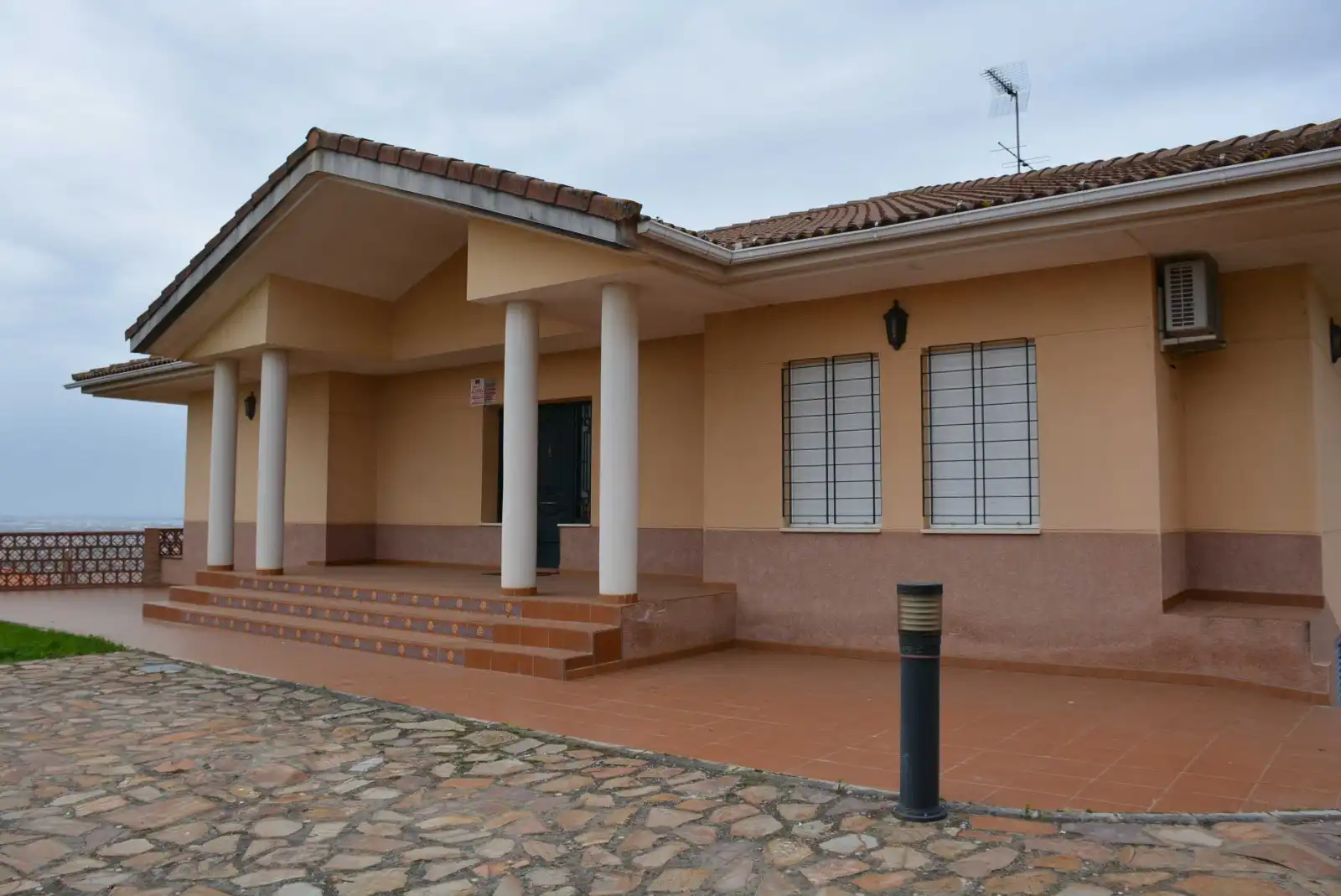 Vista exterior de Casa o xalet en venda en Medellín amb Aire condicionat, Calefacció i Jardí privat