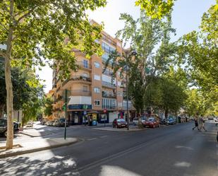 Vista exterior de Pis en venda en  Granada Capital amb Terrassa i Balcó