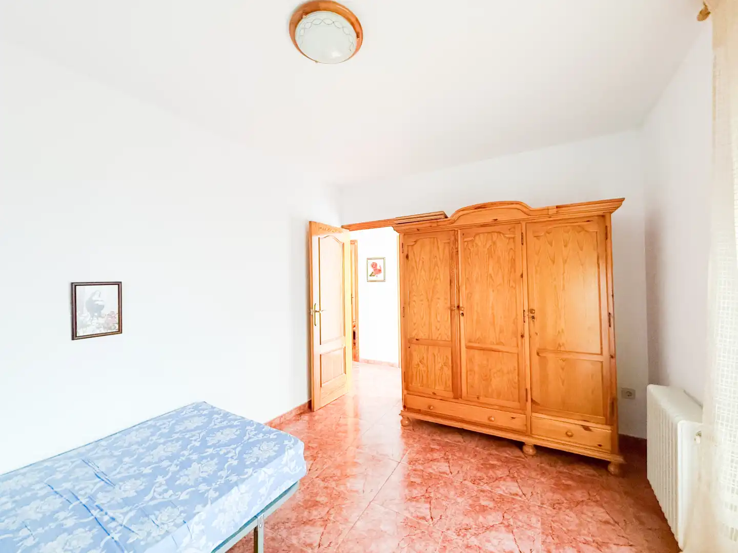 Schlafzimmer von Einfamilien-Reihenhaus zum Verkauf in Baza mit Klimaanlage, Heizung und Terrasse