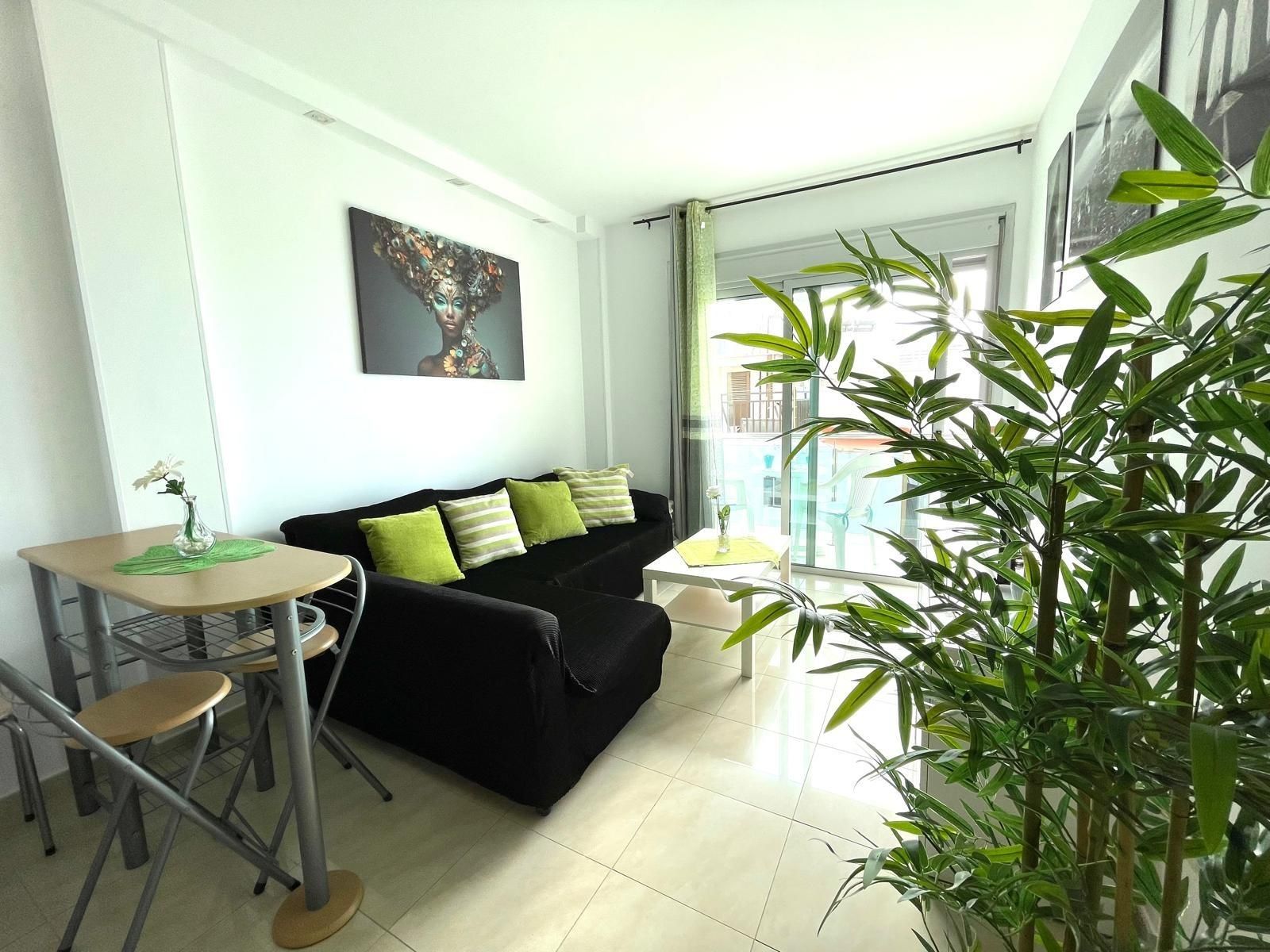 Sala d'estar de Apartament de lloguer en Mogán amb Aire condicionat, Terrassa i Balcó
