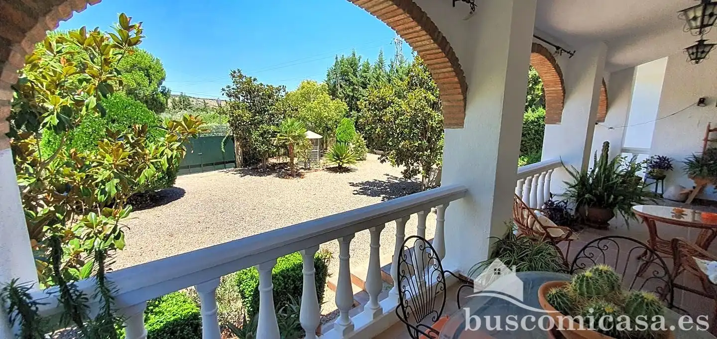 Vista exterior de Casa o xalet en venda en Linares amb Aire condicionat, Calefacció i Jardí privat