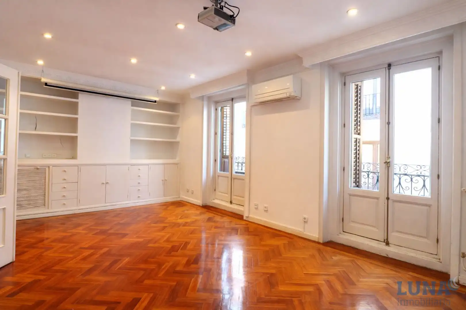 Wohnzimmer von Wohnung zum Verkauf in Madrid mit Klimaanlage, Heizung und Parkett