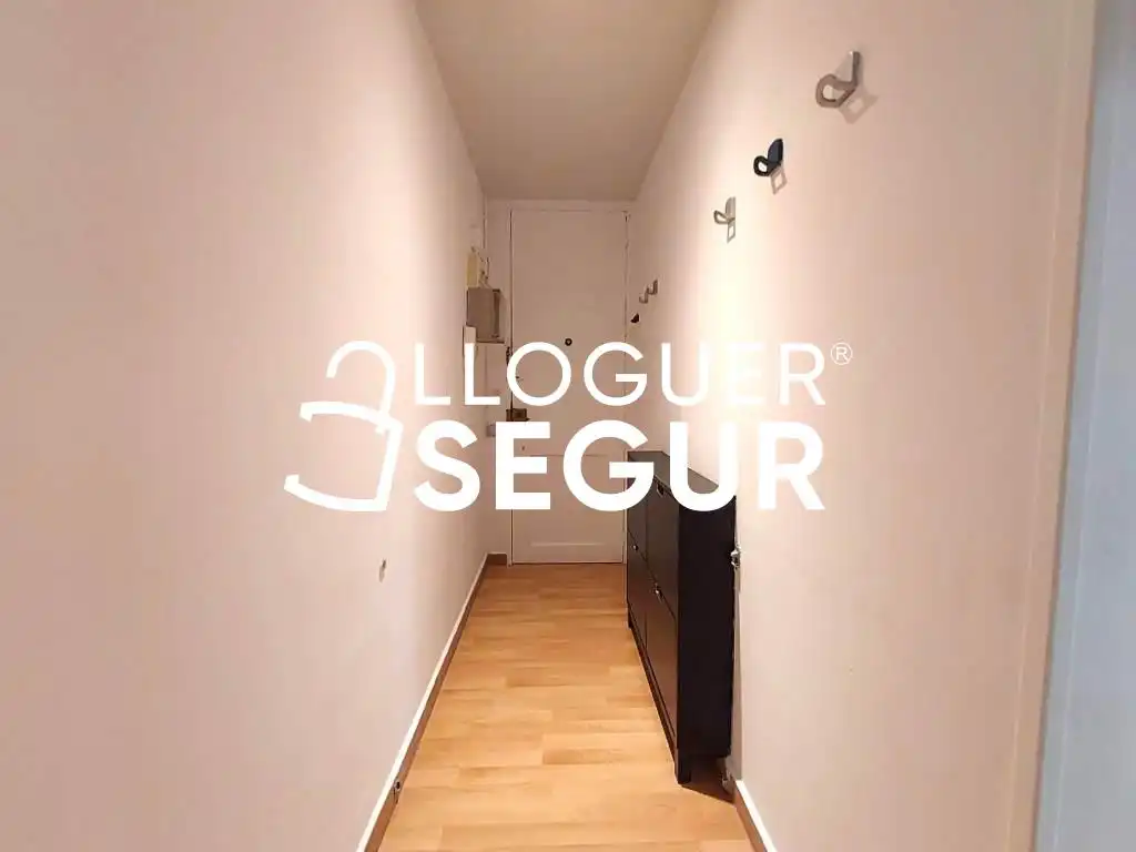 Pis de lloguer a Violant d'Hongria , Sants-Badal